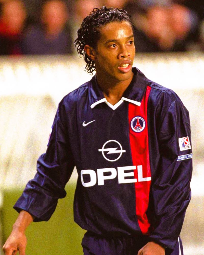 PARIS SAINT GERMAIN 2001-02 Ronaldinho - Urbn Football