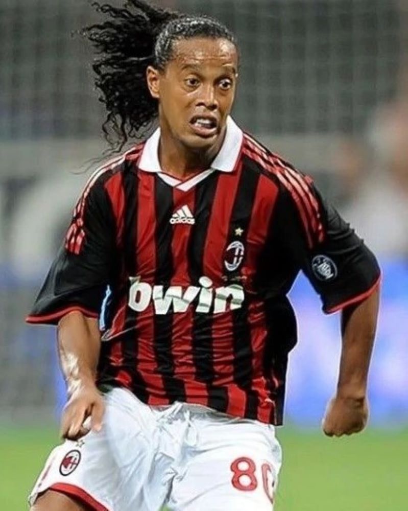MILAN 2009-10 Ronaldinho - Urbn Football