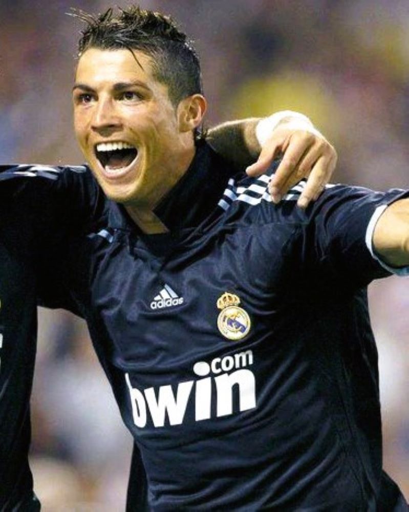 REAL MADRID 2009-10 Cristiano Ronaldo (away) - Urbn Football