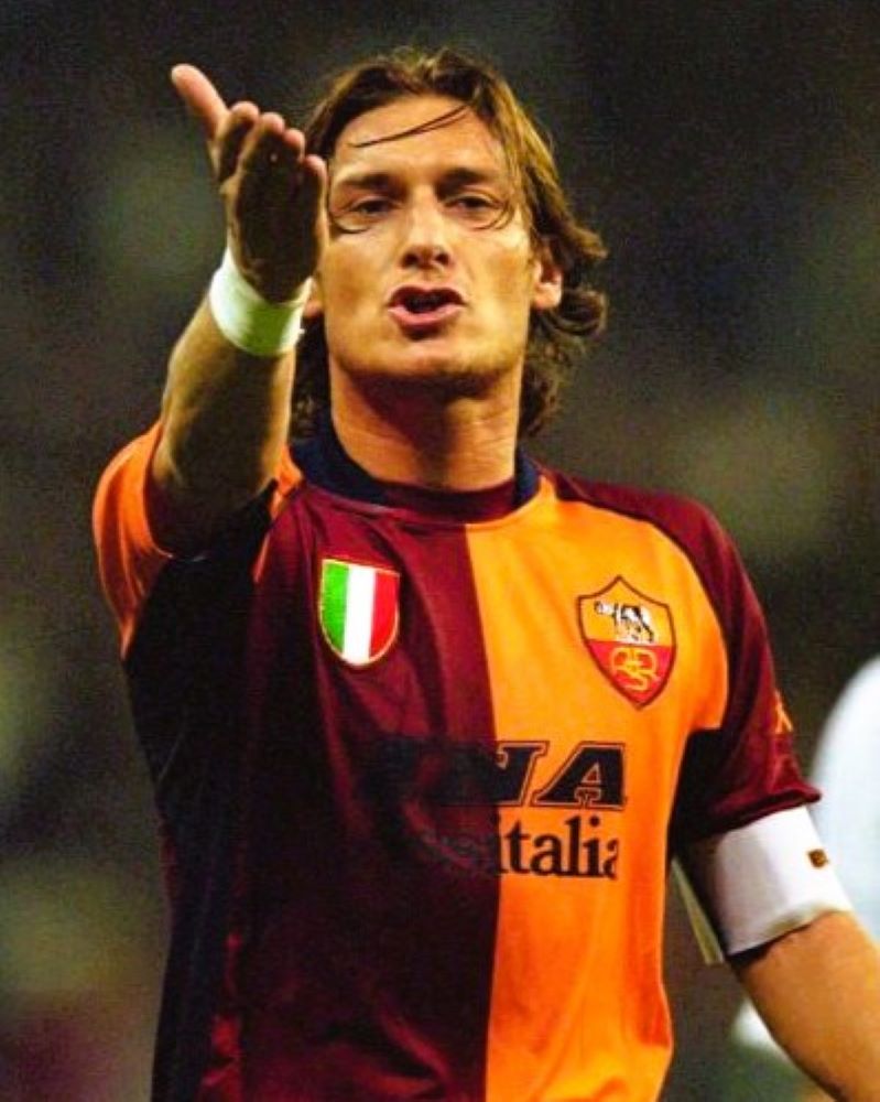 ROMA 2001-02 Francesco Totti (away) - Urbn Football
