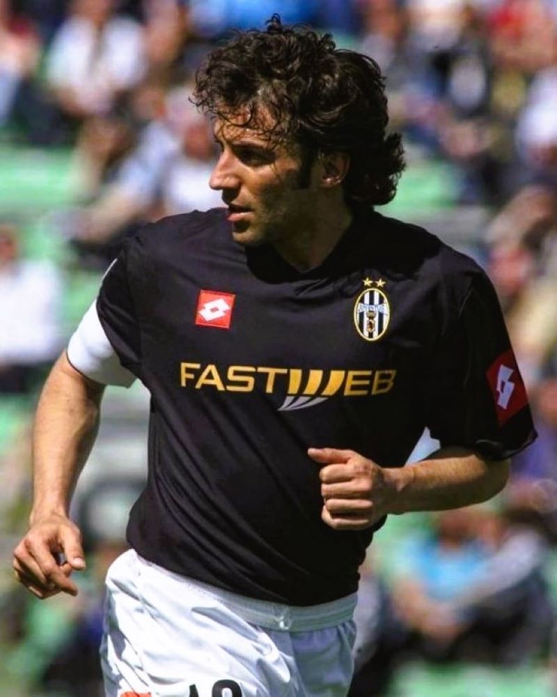 JUVENTUS 2001-02 Alessandro Del Piero (away) - Urbn Football