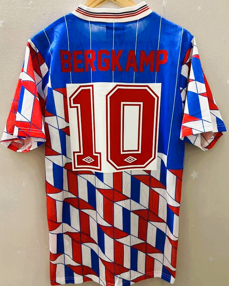 AJAX 1990-91 Dennis Bergkamp (fuera)