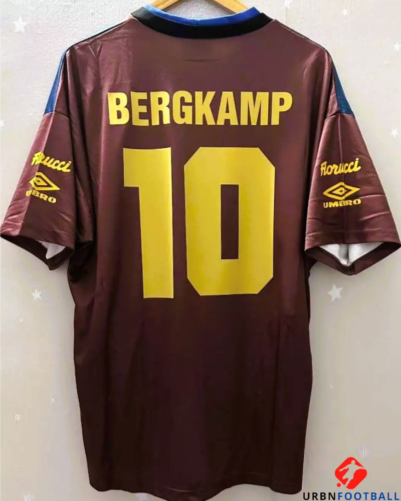 BERGKAMP DENNIS 1993-94 (Int)