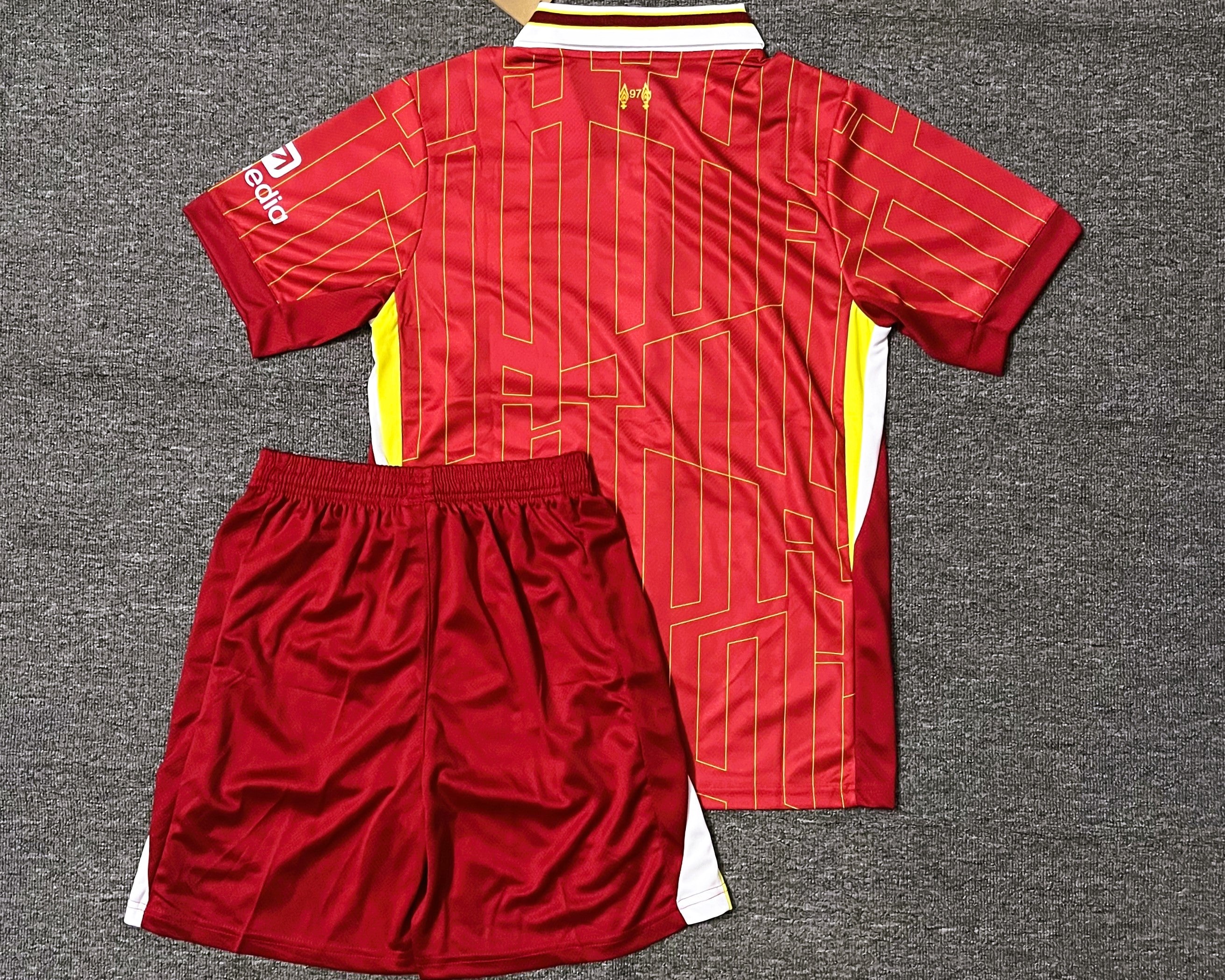 LIVERPOOL kid kit