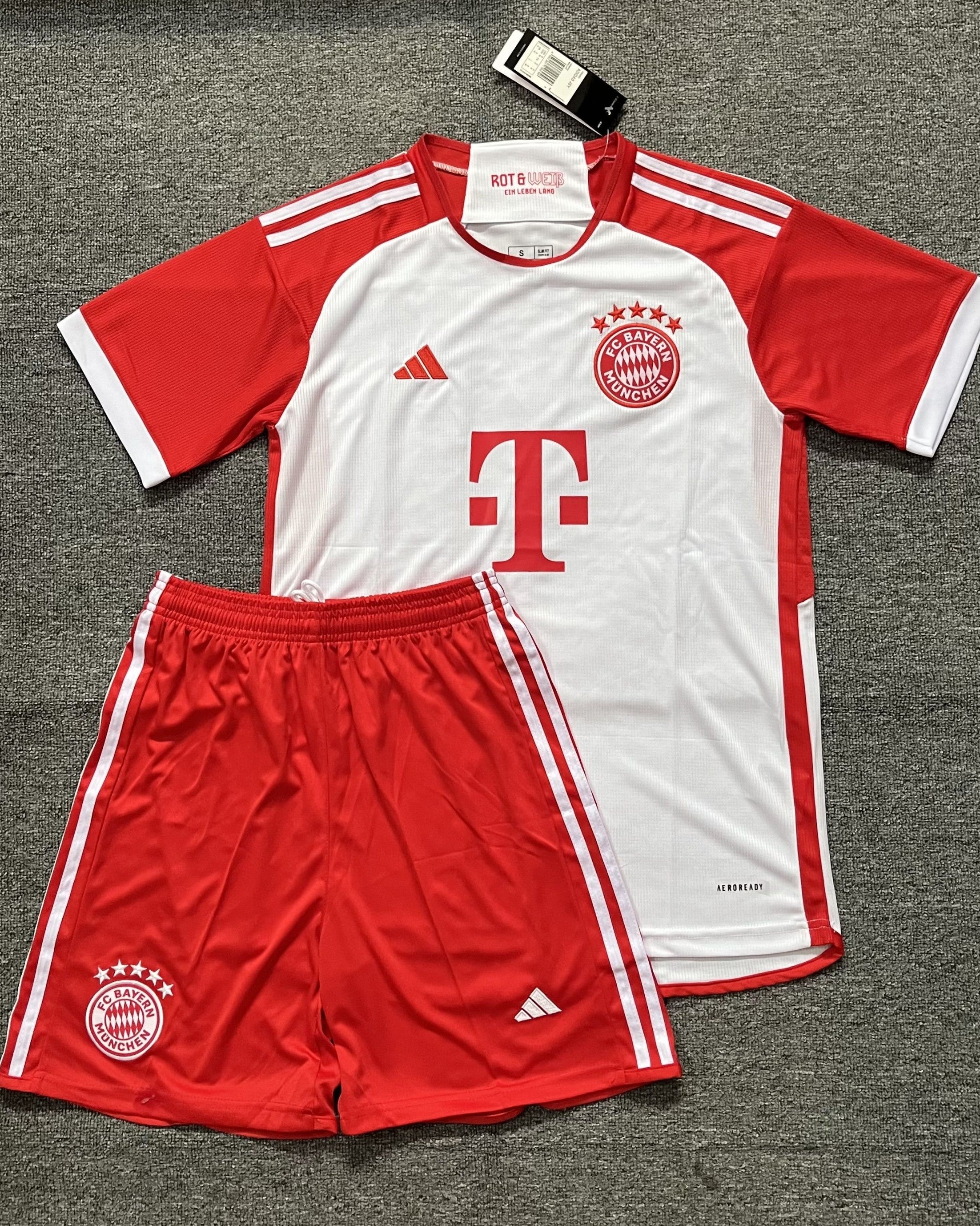 BAYERN MUNCHEN Adult Kit