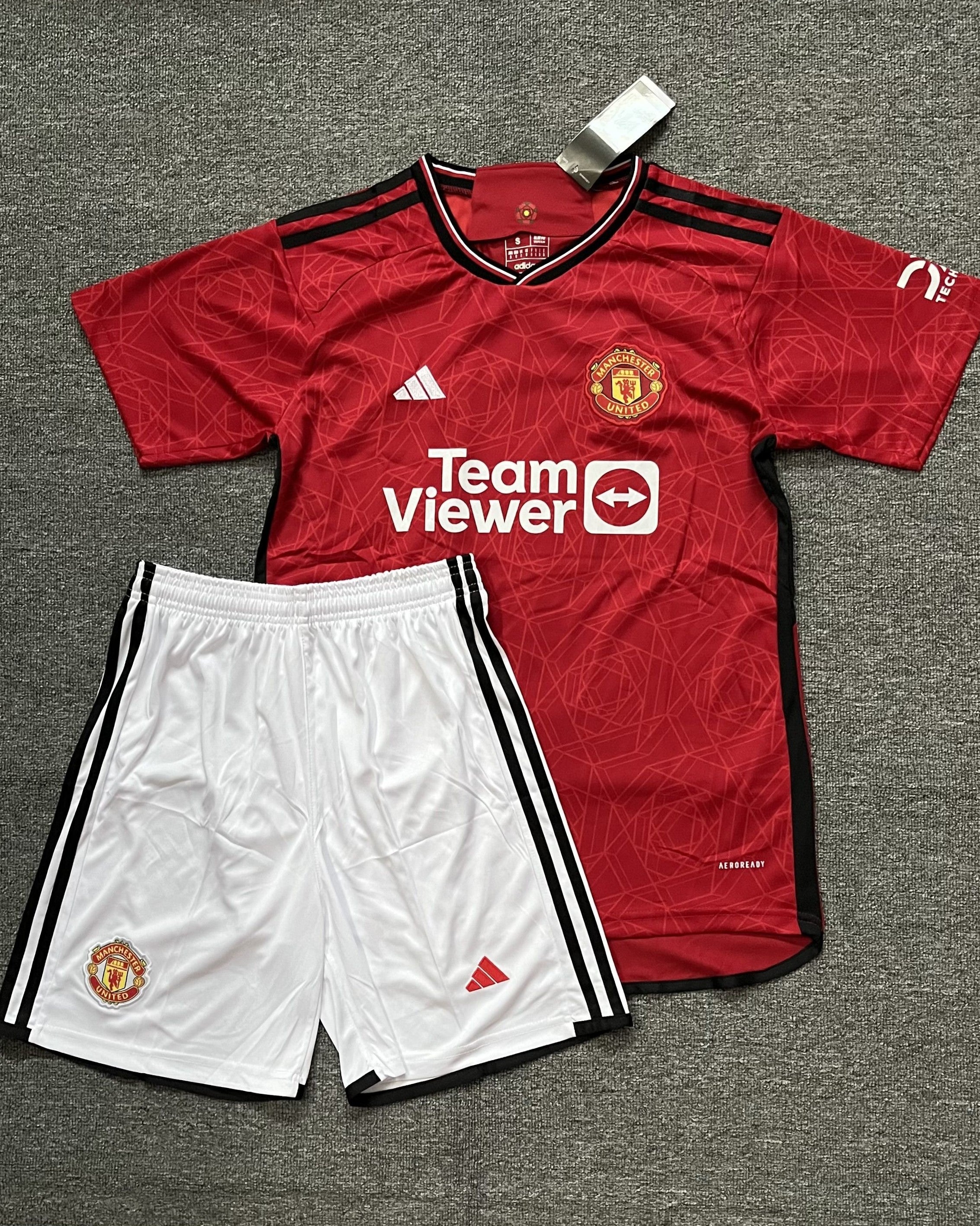 MANCHESTER UNITED Adult Kit