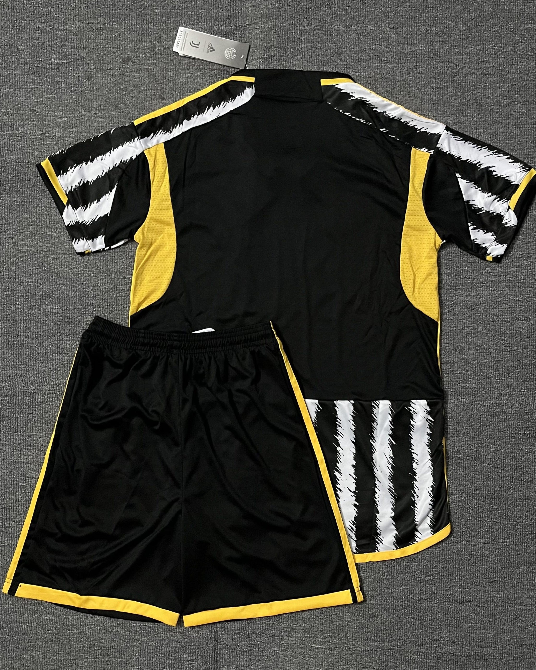 JUVENTUS Adult Kit