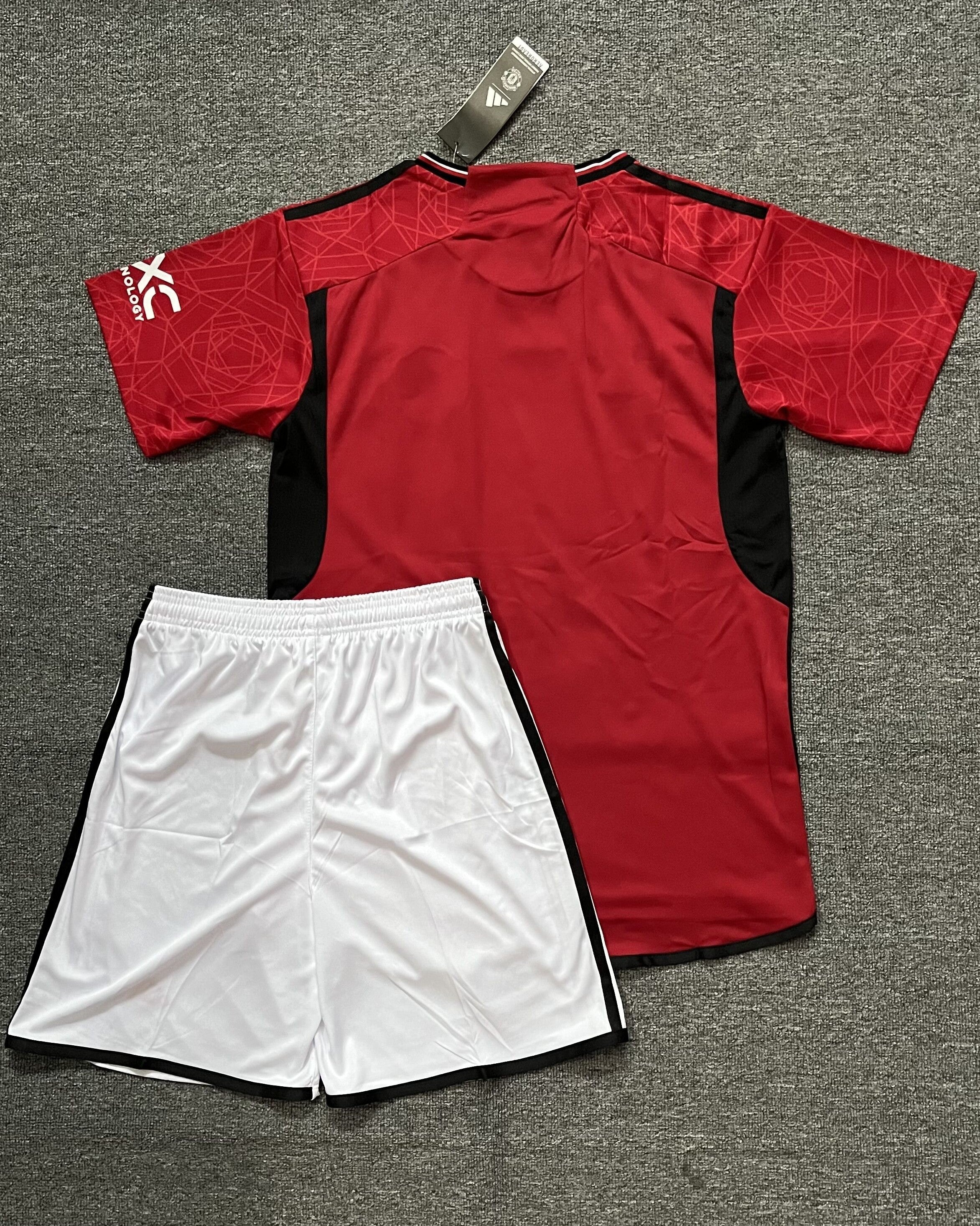 MANCHESTER UNITED Adult Kit