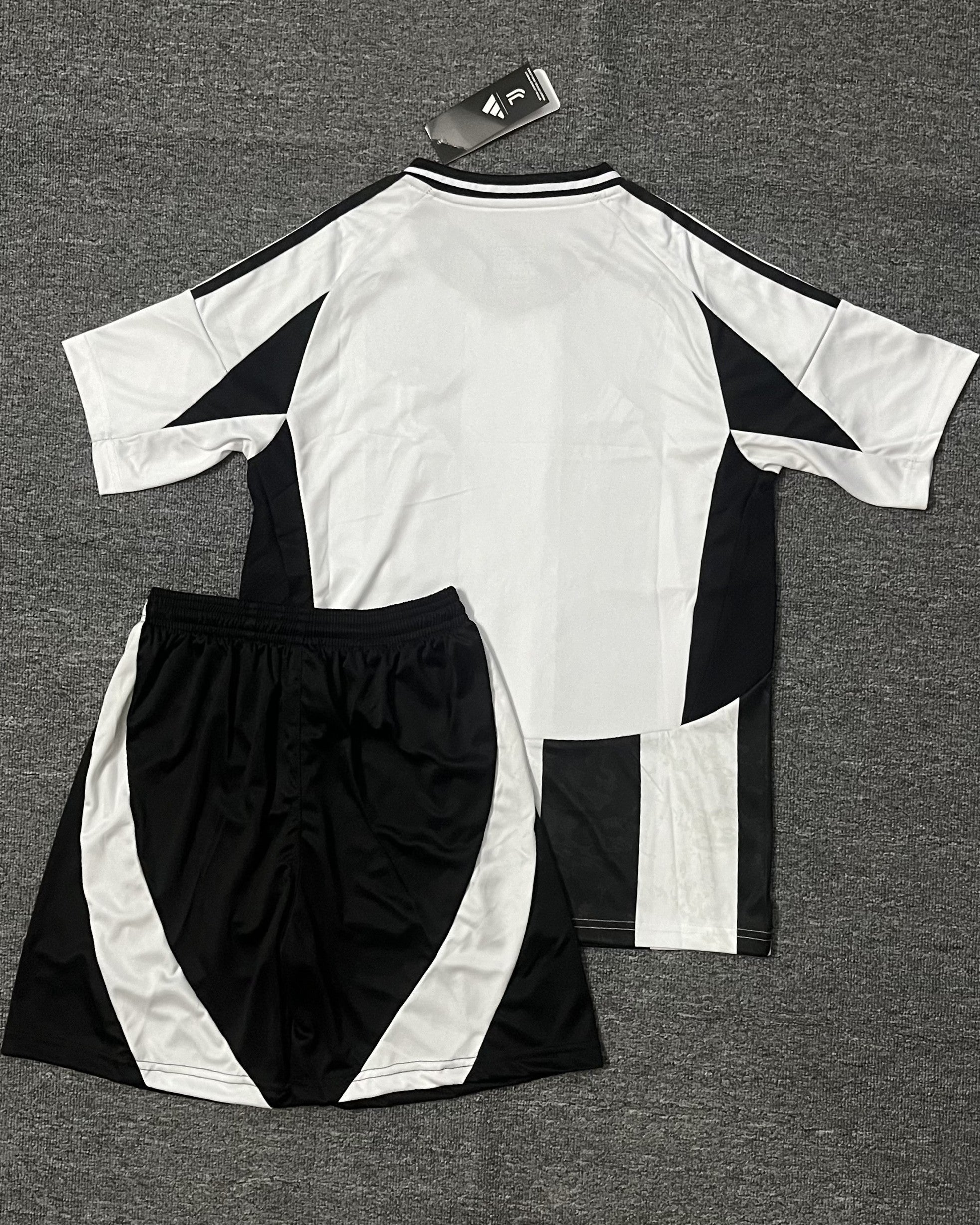 JUVENTUS Adult Kit