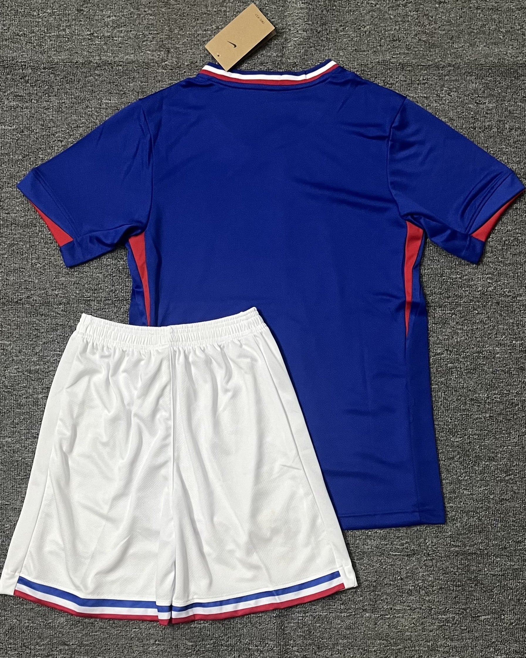 FRANCE Adult Kit