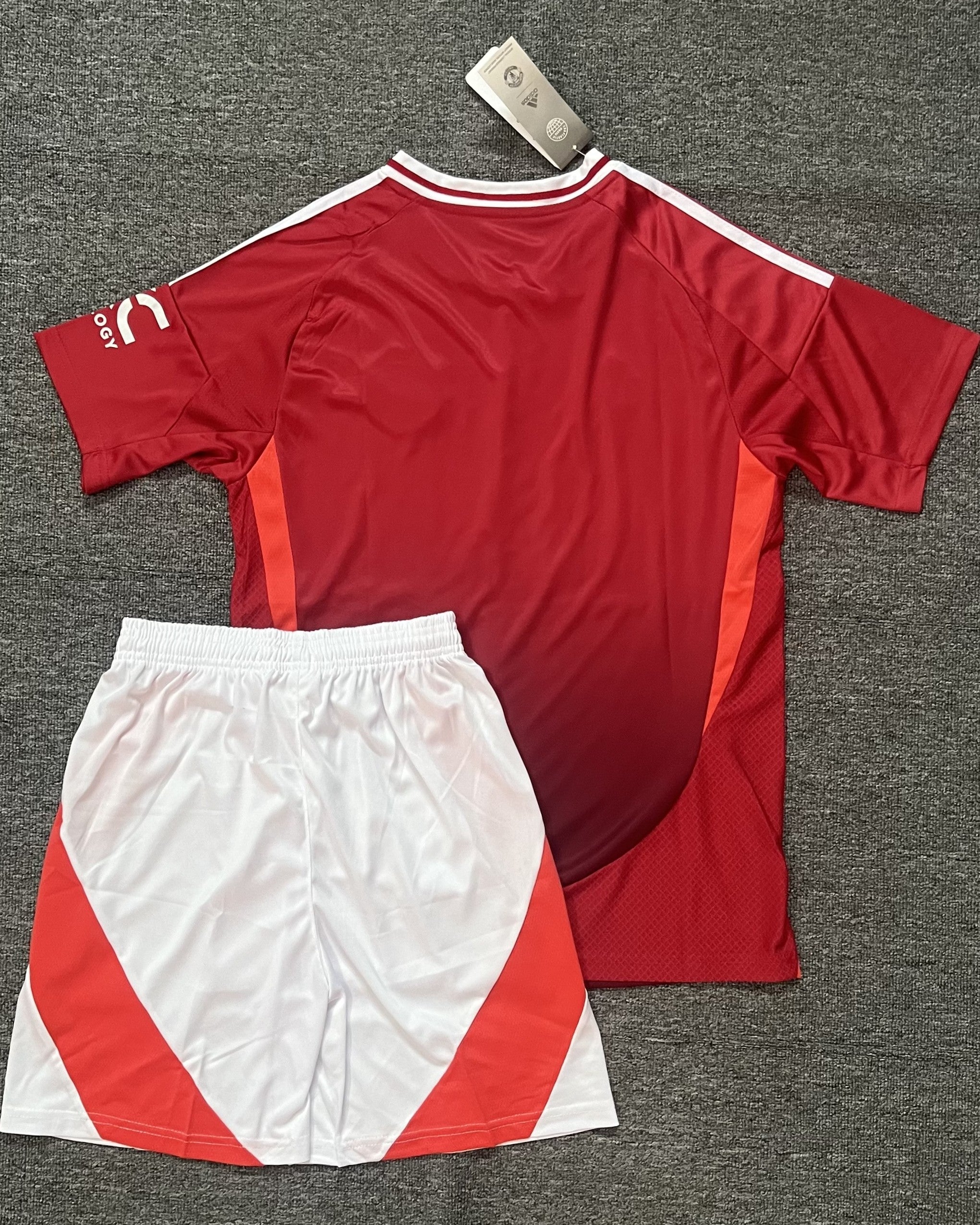 MANCHESTER UNITED Adult Kit