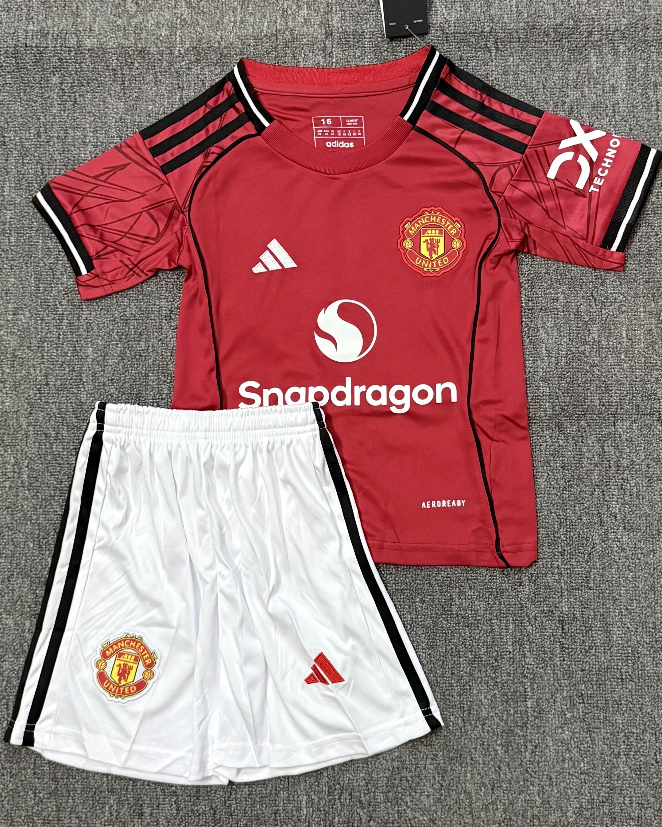 MANCHESTER UNITED kid kit