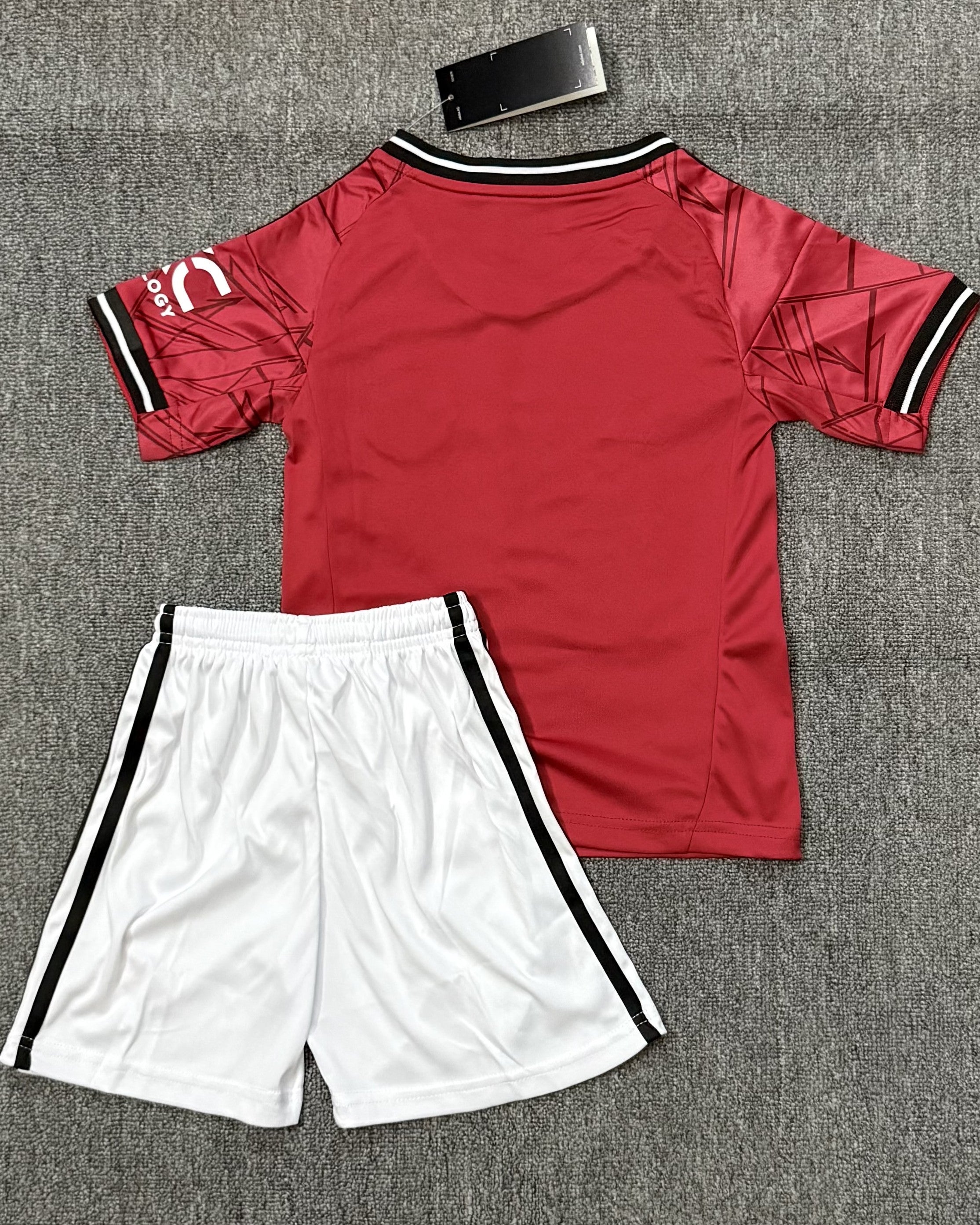 MANCHESTER UNITED kid kit