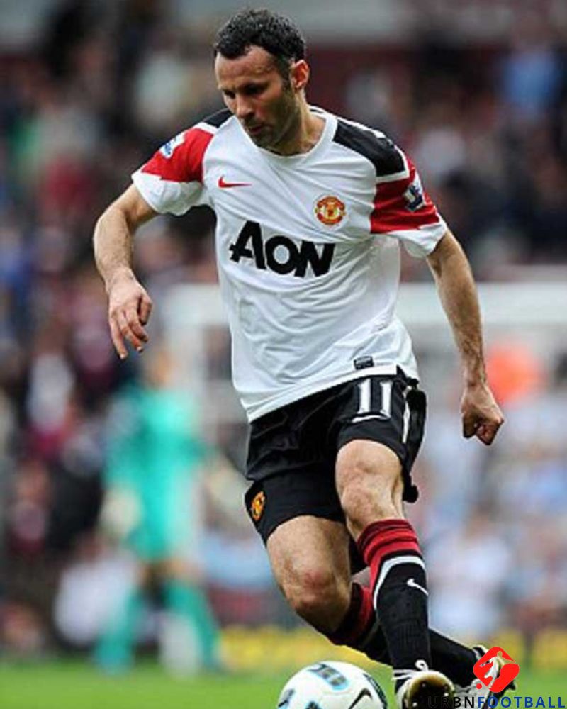 GIGGS RYAN 2010-11 (Man U)