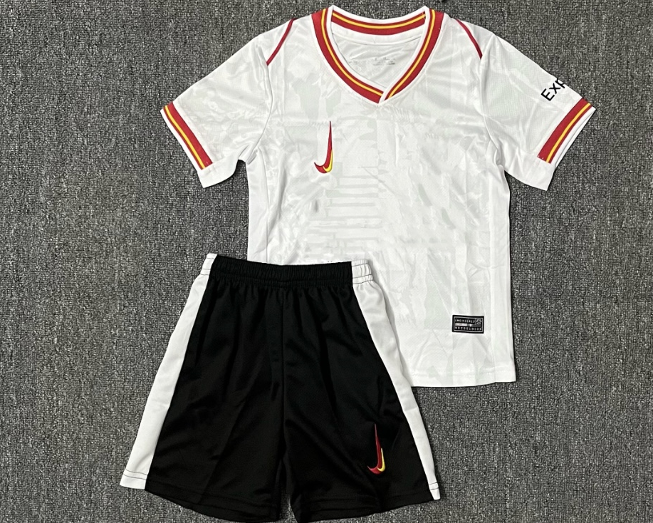 LIVERPOOL kid kit