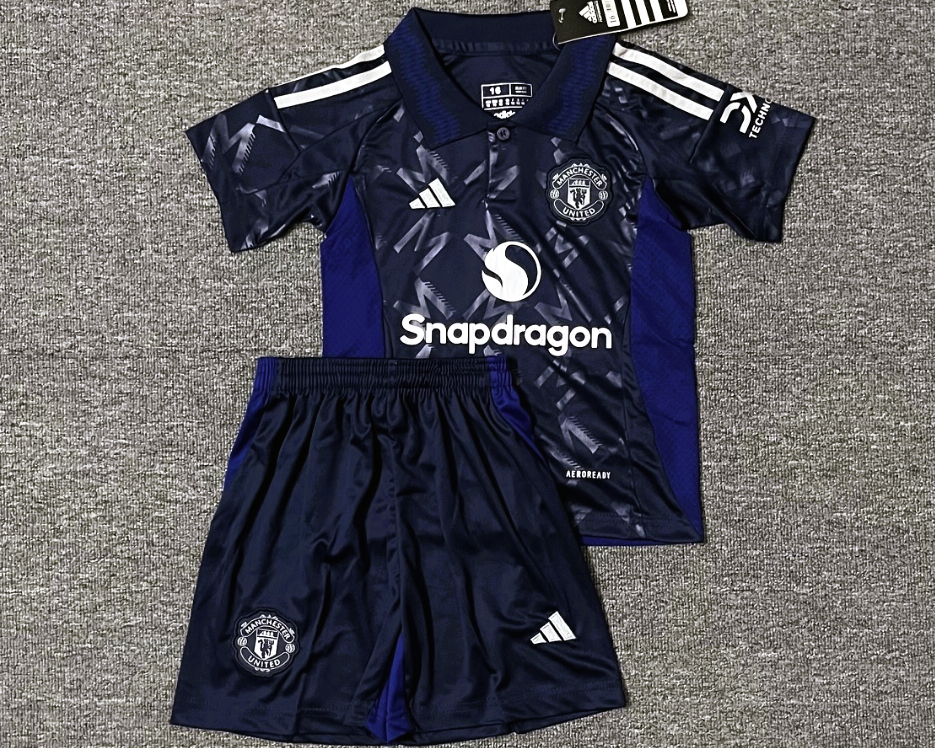 MANCHESTER UNITED kid kit