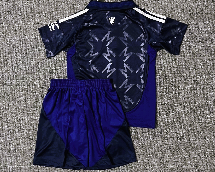 MANCHESTER UNITED kid kit