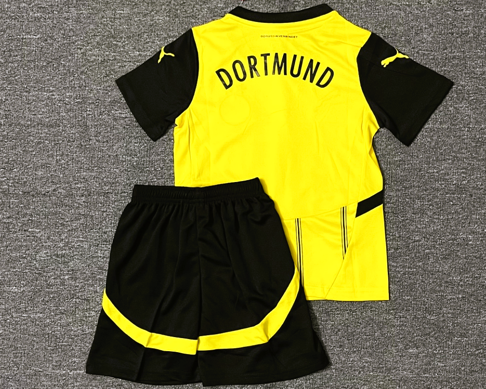 BORUSSIA DORTMUND kid kit