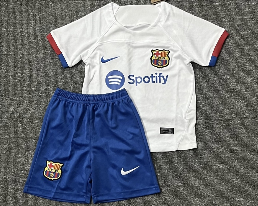 BARCELLONA kid kit