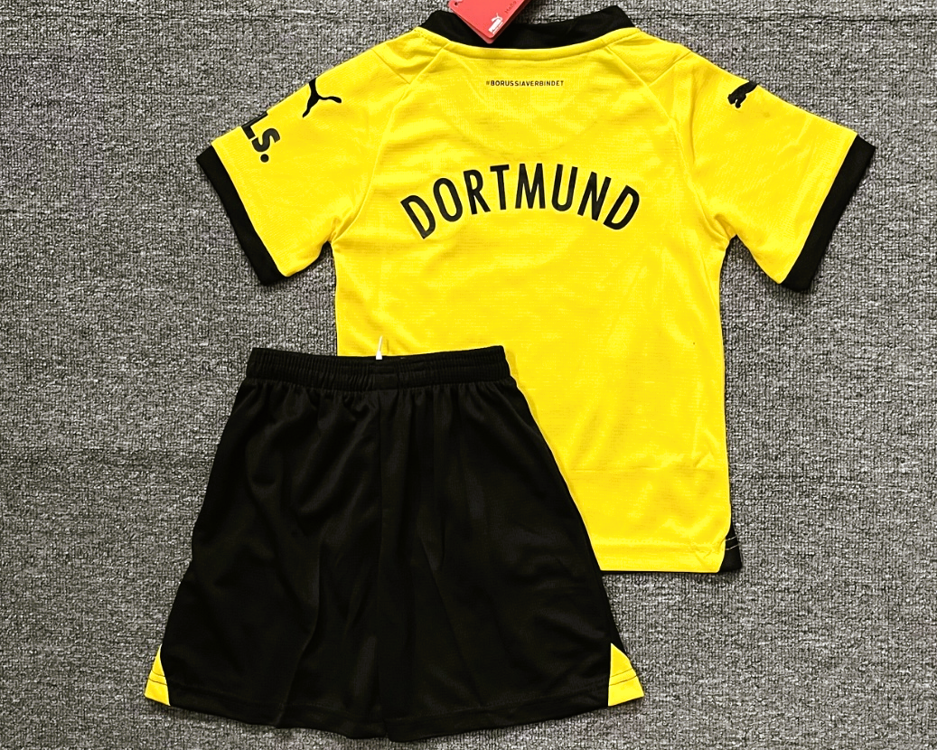 BORUSSIA DORTMUND kid kit