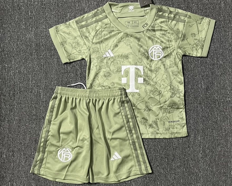 BAYERN MONACO kid kit