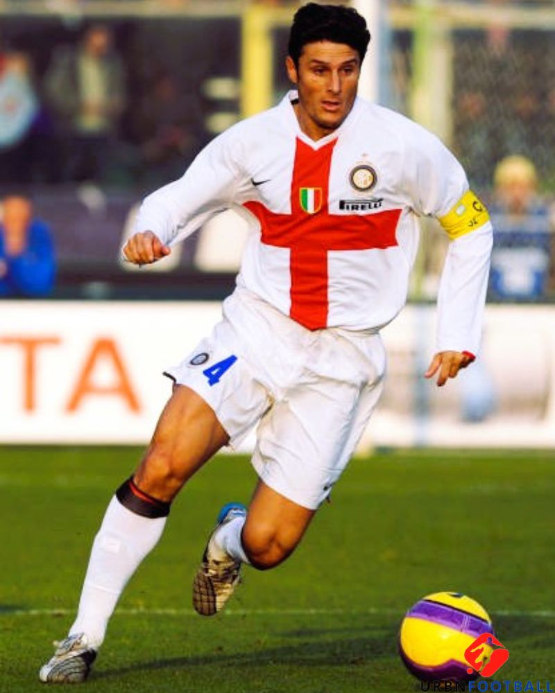 Inter Milan 2009/10 UCL Final Zanetti 4 Rare Home Futbol