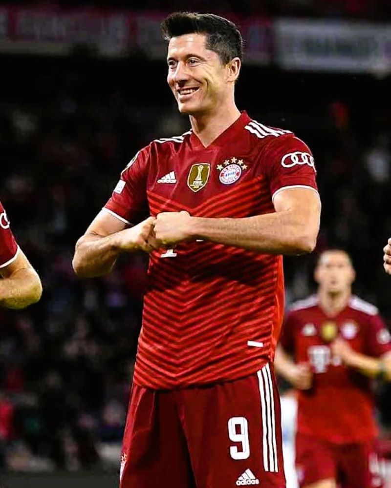 BAYERN MONACO 2021-22 Robert Lewandowski - Urbn Football